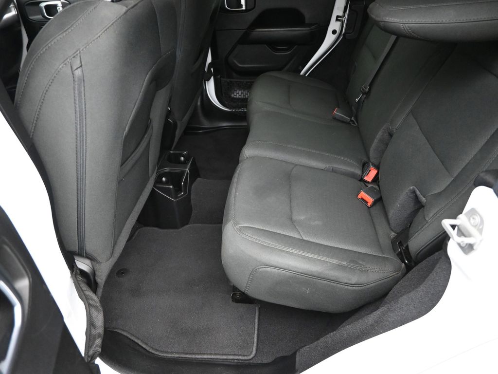 2021 Jeep Wrangler Unlimited Sahara photo 8