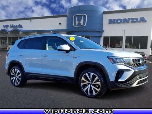 2022 Volkswagen Taos SE's photo