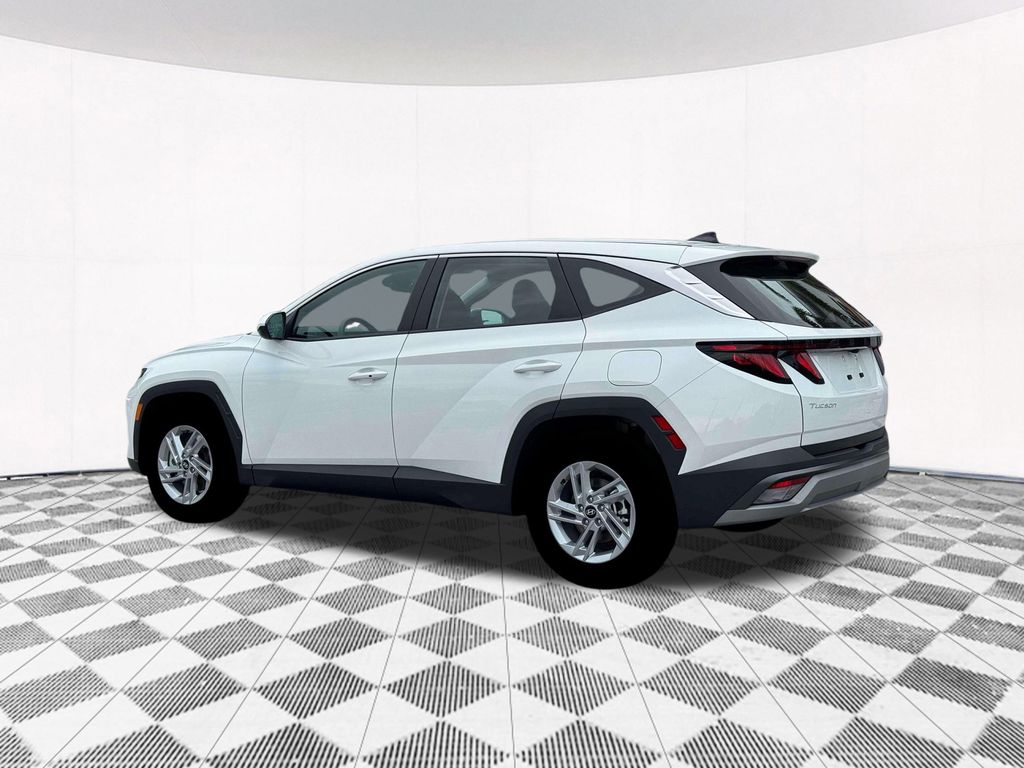 2026 Hyundai Tucson SE photo 3
