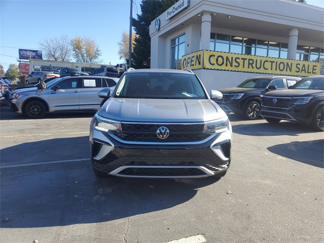 2024 Volkswagen Taos SE photo 2