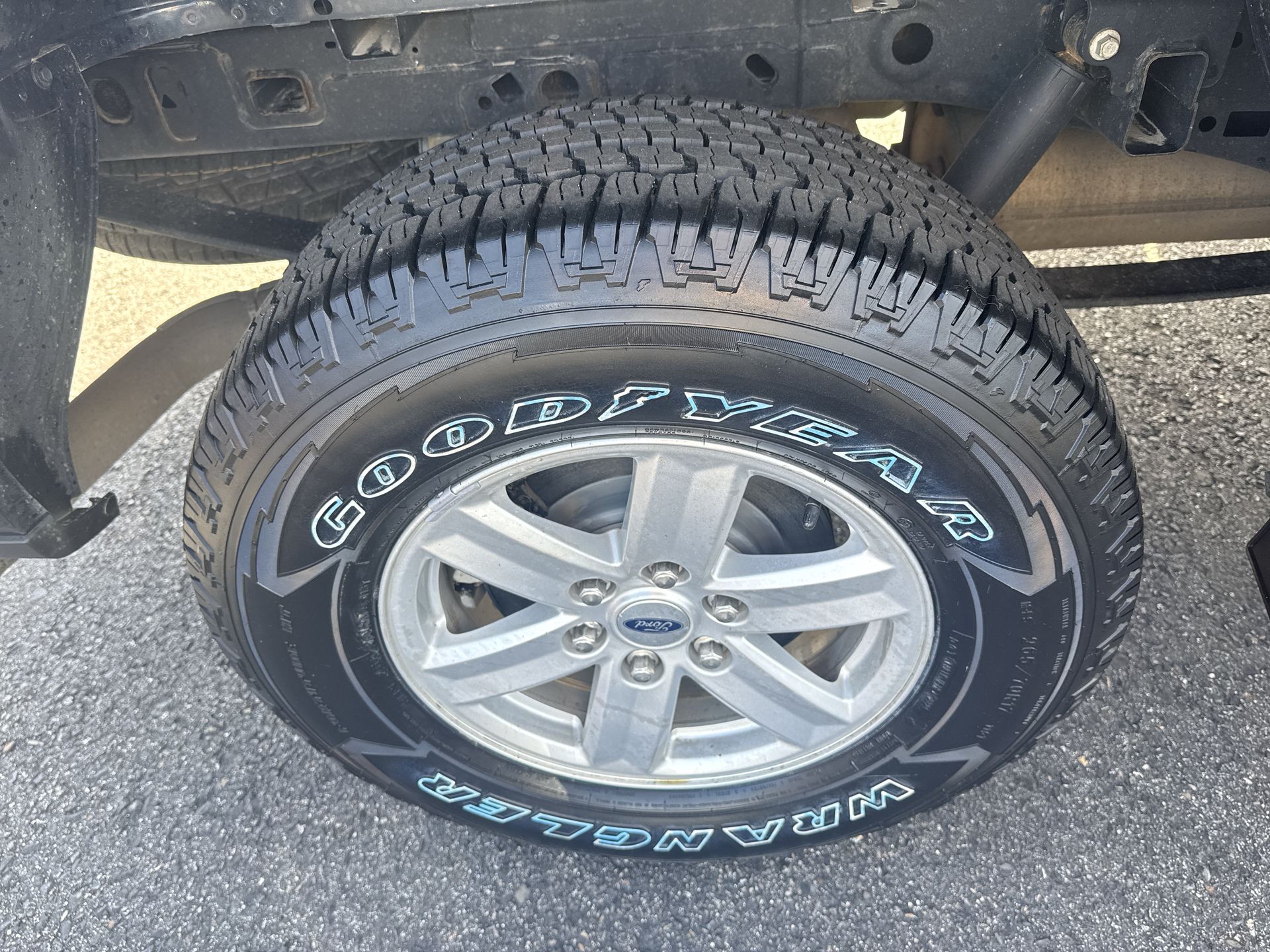 2023 Ford F-150 XL photo 2