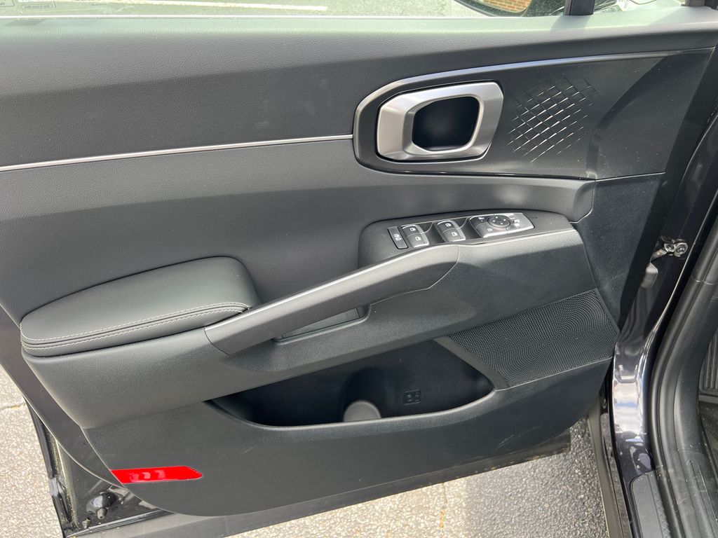 2025 Kia Sorento S photo 9
