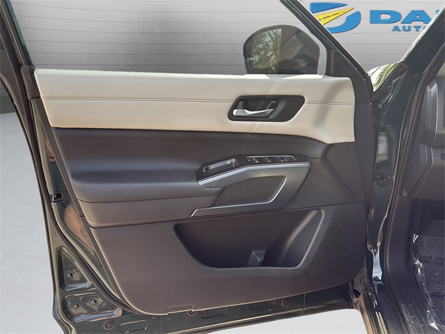 2024 Nissan Pathfinder SL photo 10