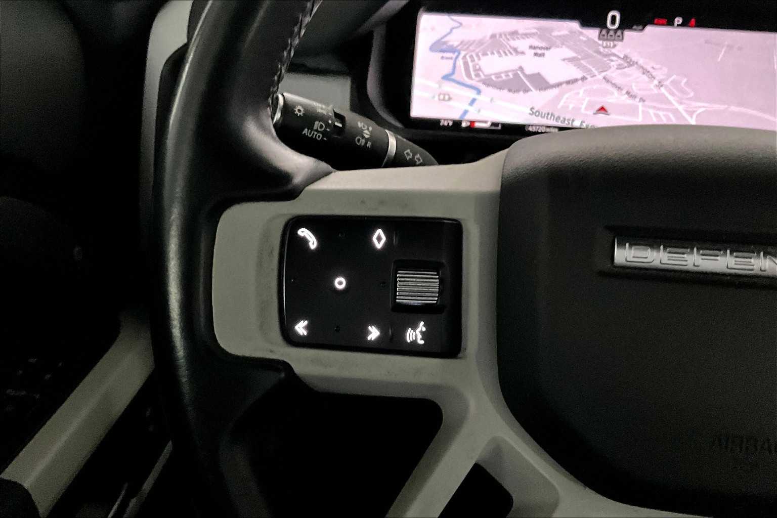2023 Land Rover Defender SE photo 22