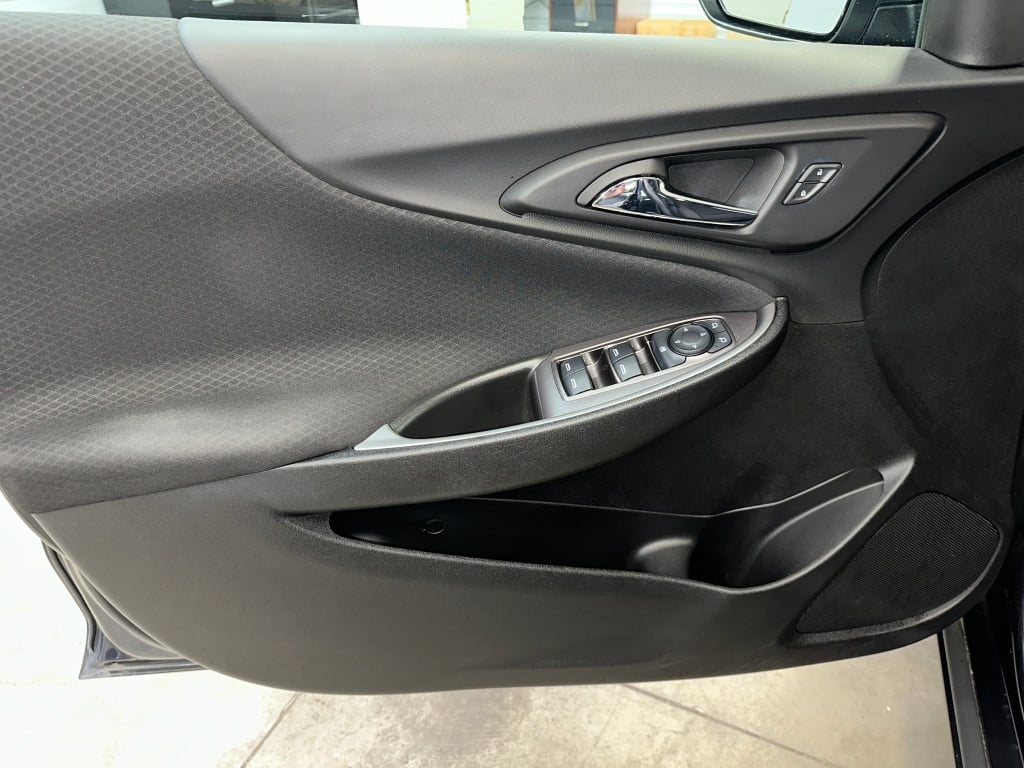 2022 Chevrolet Malibu RS photo 4