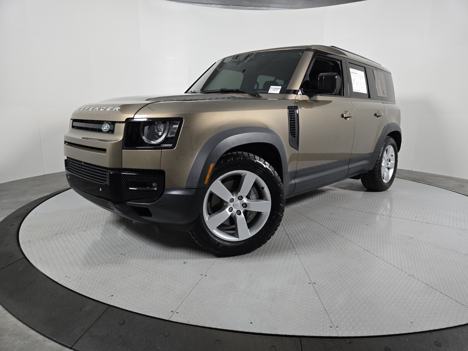 2023 Land Rover Defender SE's photo