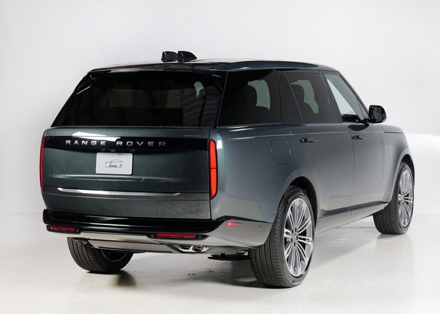 2025 Land Rover Range Rover SE photo 2
