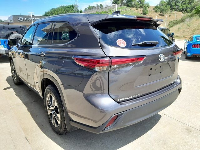 2022 Toyota Highlander XLE photo 7