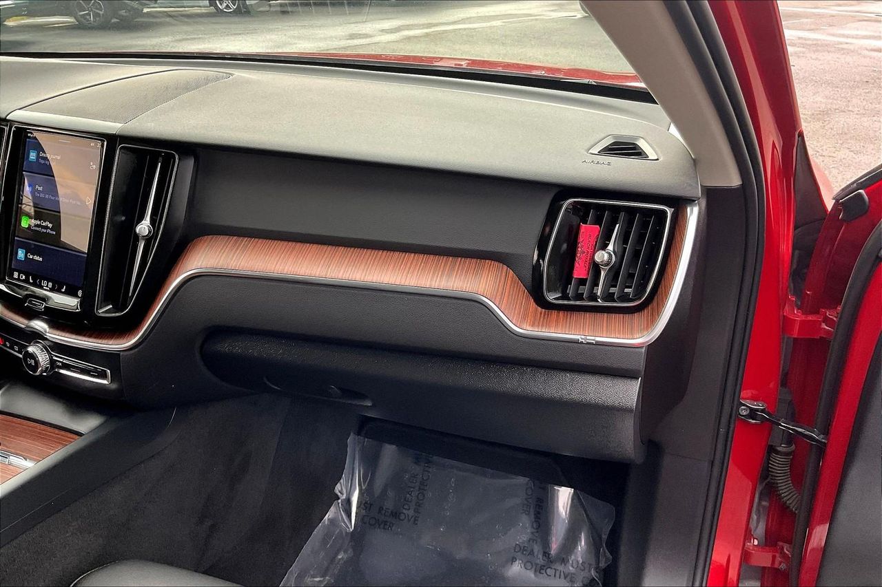 2023 Volvo XC60 B5 Plus photo 23