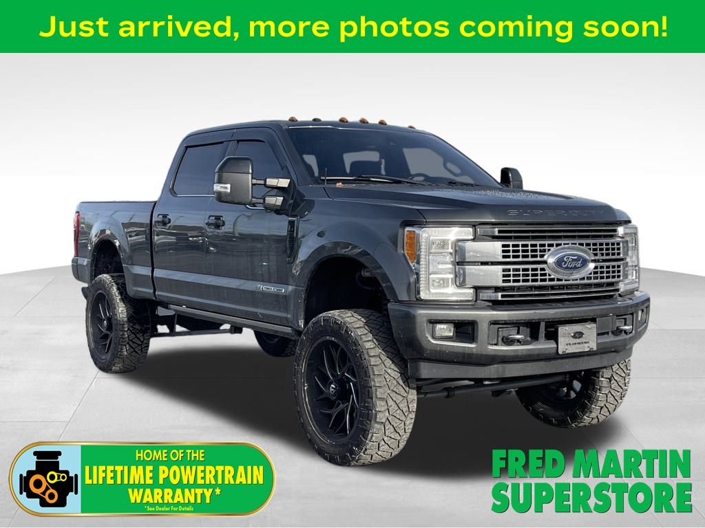 2017 Ford F-350 Super Duty Platinum's photo