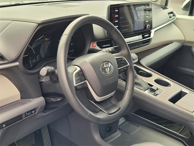2024 Toyota Sienna XLE photo 24