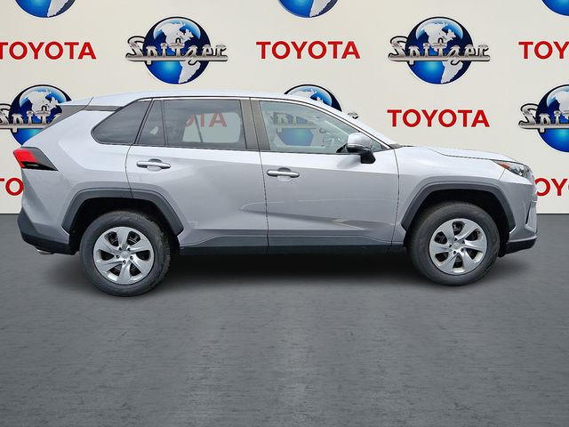 2022 Toyota RAV4 LE photo 7
