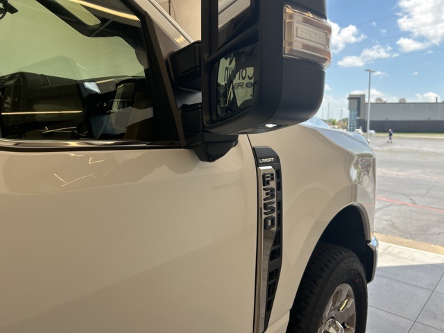 2025 Ford F-350 Lariat photo 6