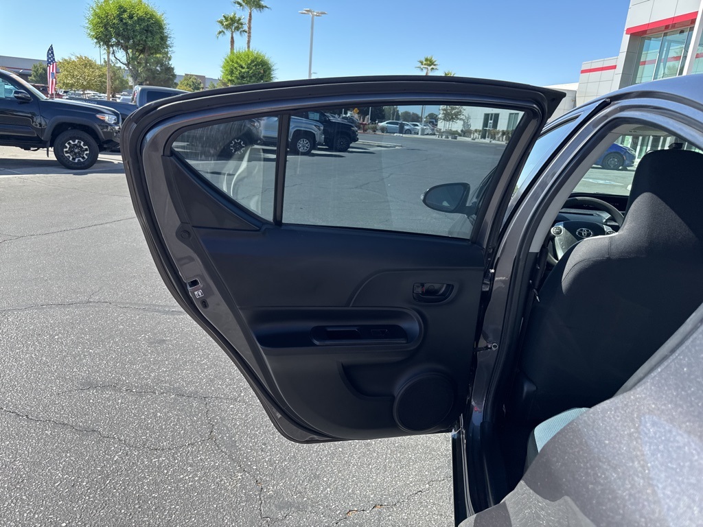 2015 Toyota Prius C One photo 15