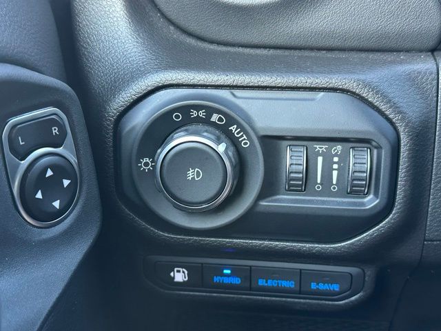 2022 Jeep Wrangler Unlimited Sahara 4xe photo 16
