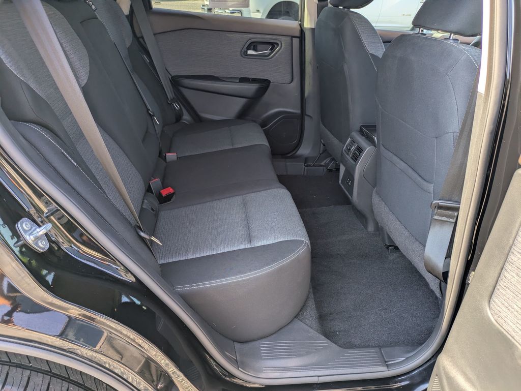 2023 Nissan Rogue SV photo 24