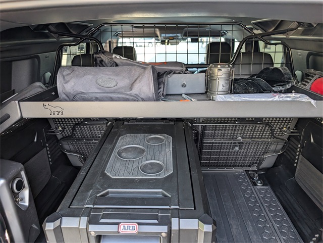 2023 Land Rover Defender 110 S photo 7