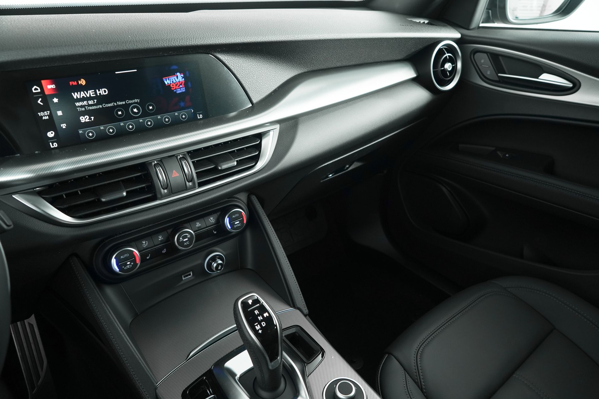 2025 Alfa Romeo Stelvio photo 25