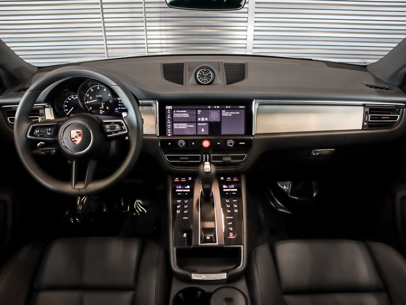 2025 Porsche Macan T photo 14