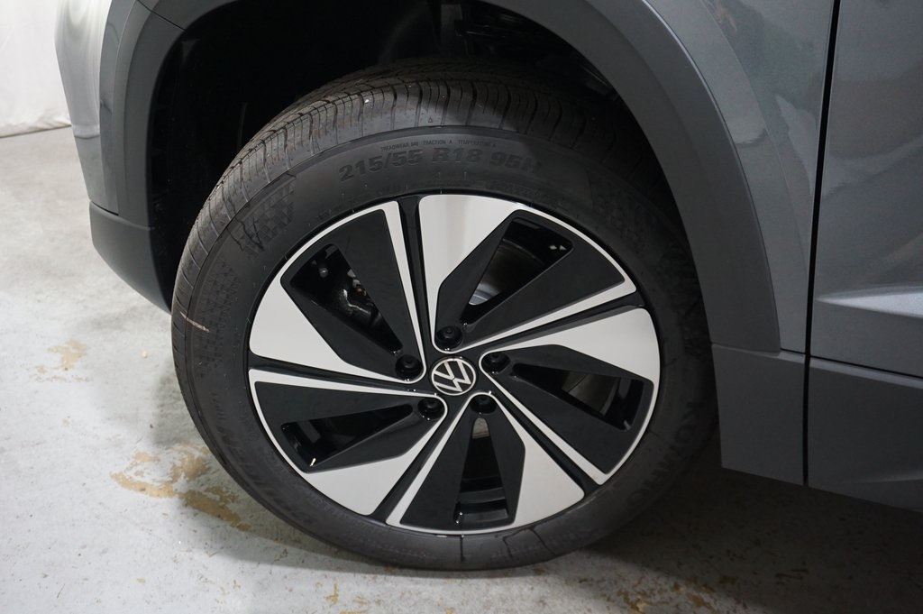 2025 Volkswagen Taos SE photo 22