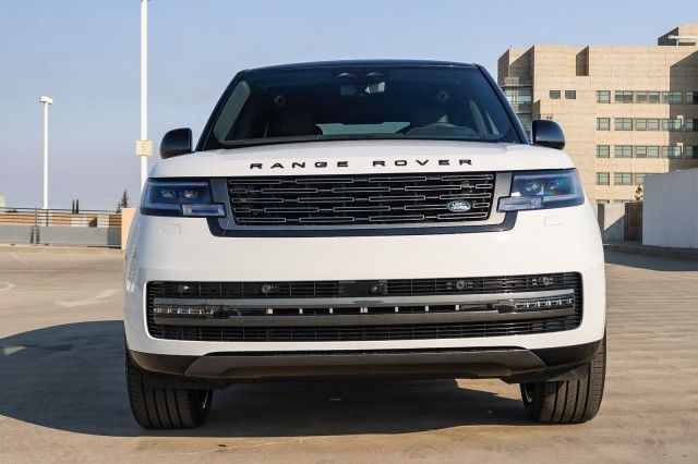 2025 Land Rover Range Rover SE photo 2