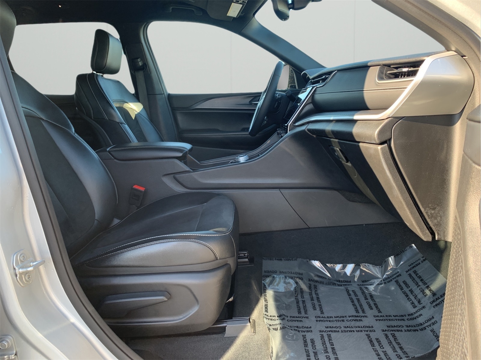 2024 Jeep Grand Cherokee Altitude photo 24