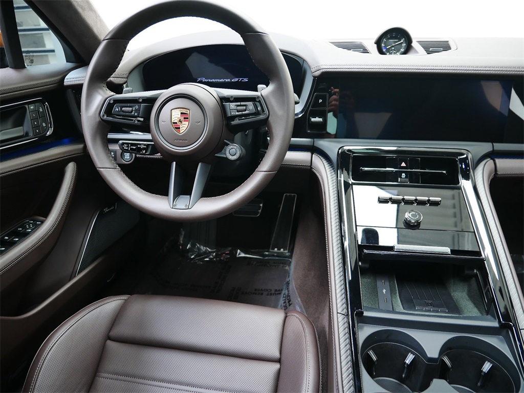 2025 Porsche Panamera GTS photo 16