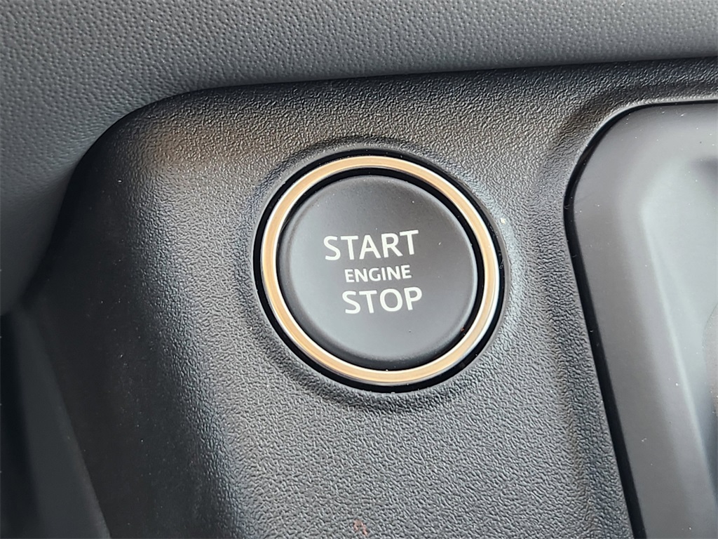 2025 Land Rover Defender 130 X-Dynamic SE photo 14