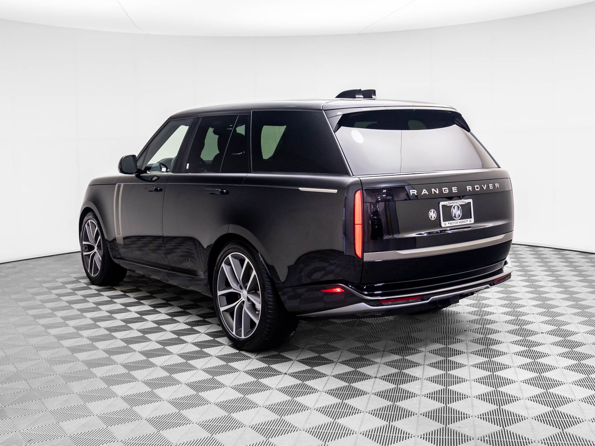 2025 Land Rover Range Rover SE photo 5