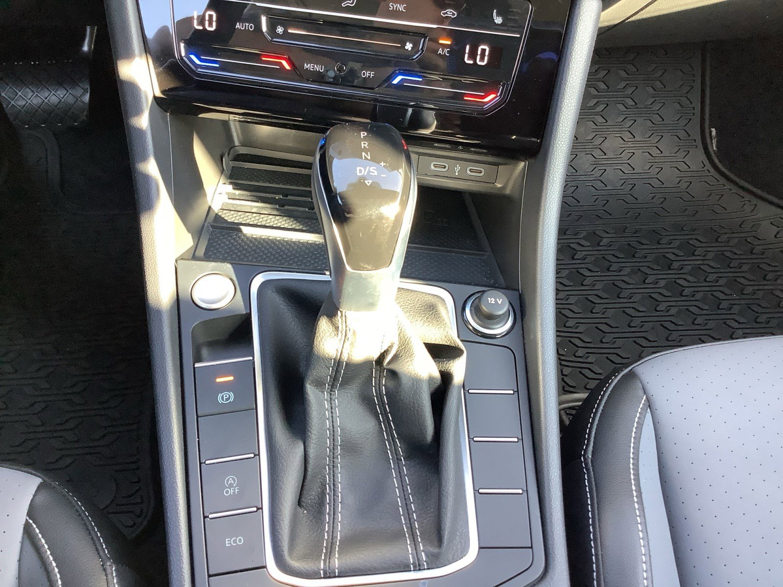 2025 Volkswagen Jetta SE photo 18