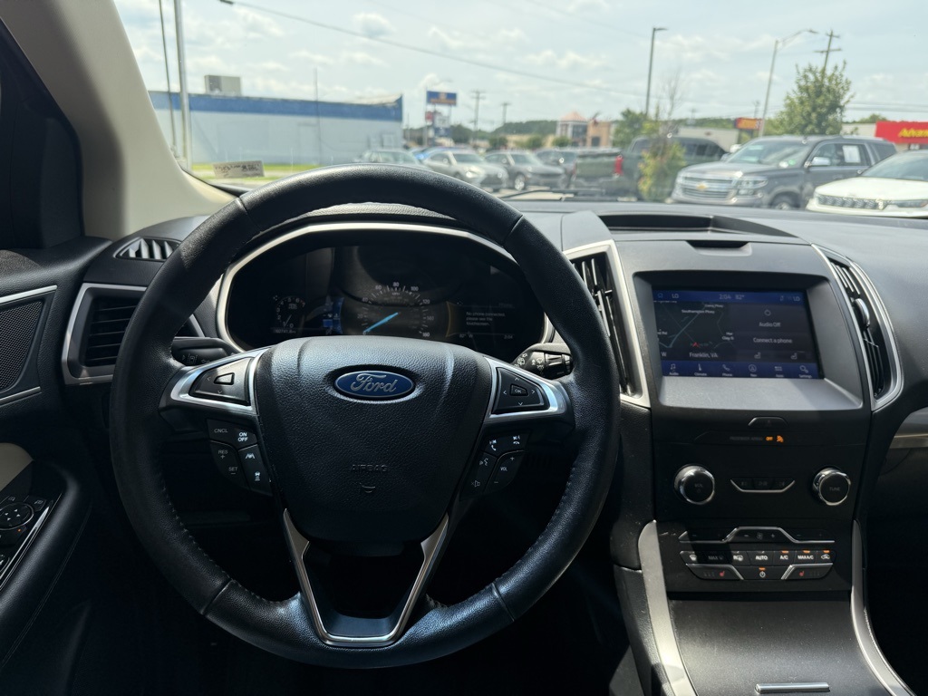 2020 Ford Edge SEL photo 16
