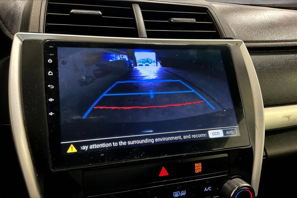 2015 Toyota Camry XLE photo 14