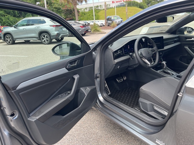 2025 Volkswagen Jetta 1.5T Sport photo 4