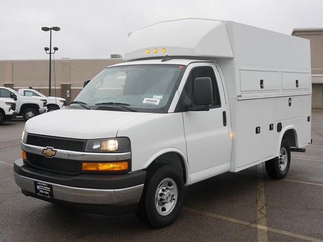 2025 Chevrolet Express Base's photo