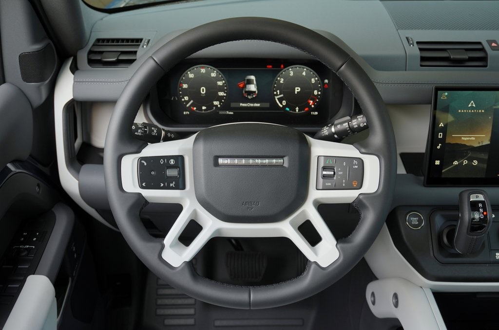 2025 Land Rover Defender 110 S photo 13