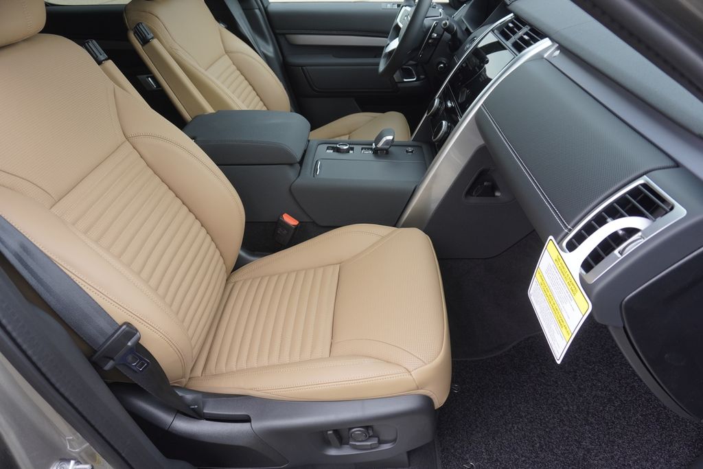 2025 Land Rover Discovery SE photo 23