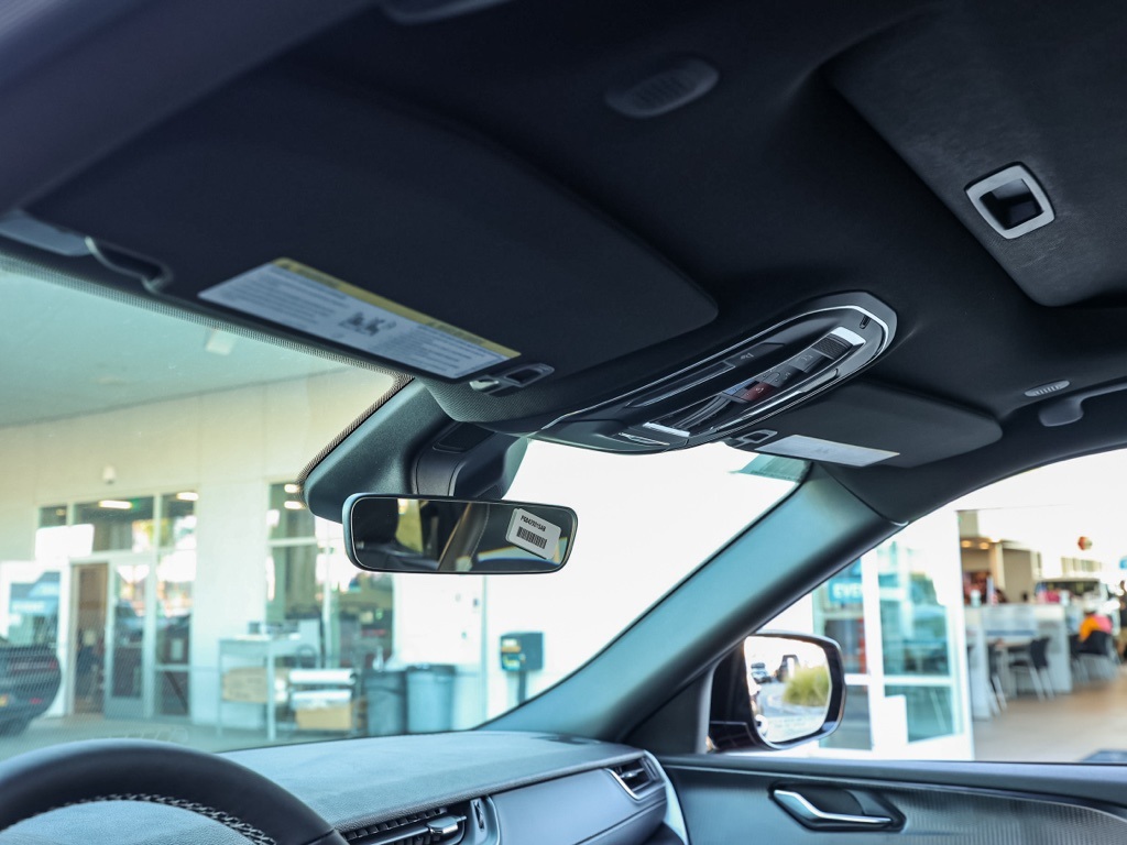 New 2025 Velvet Red Pearl-Coat Exterior Paint Jeep Altitude X image 12