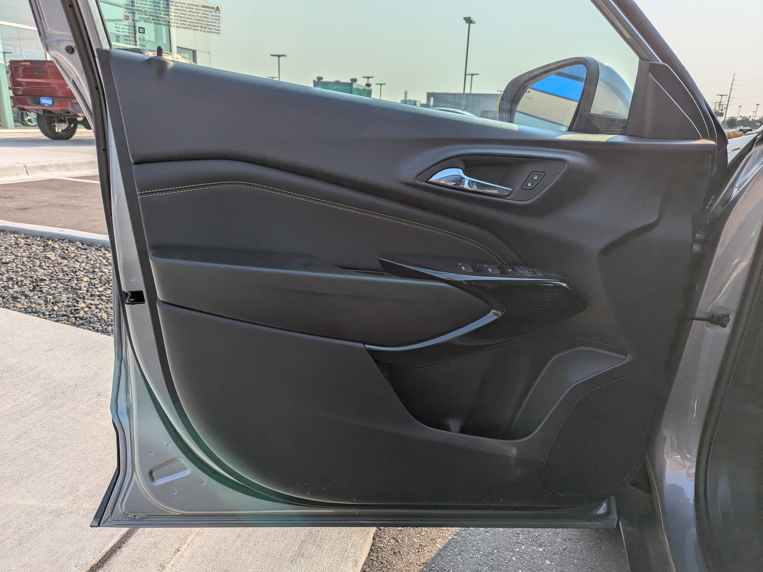 2025 Chevrolet Trax LT photo 8