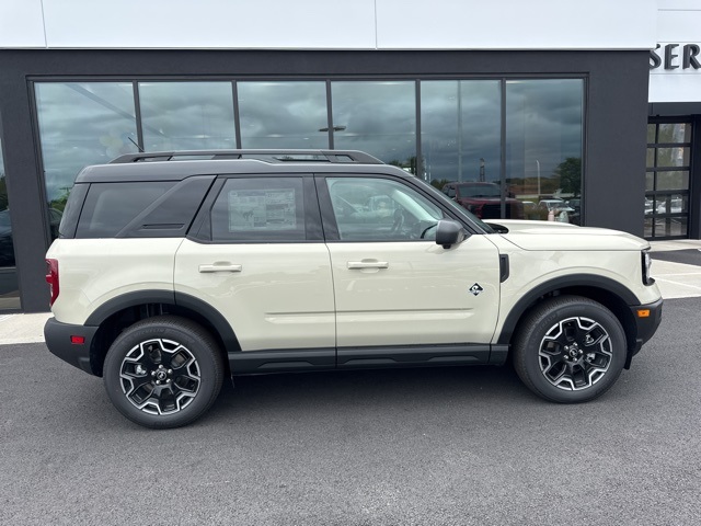 2025 Ford Bronco Sport Outer Banks photo 2