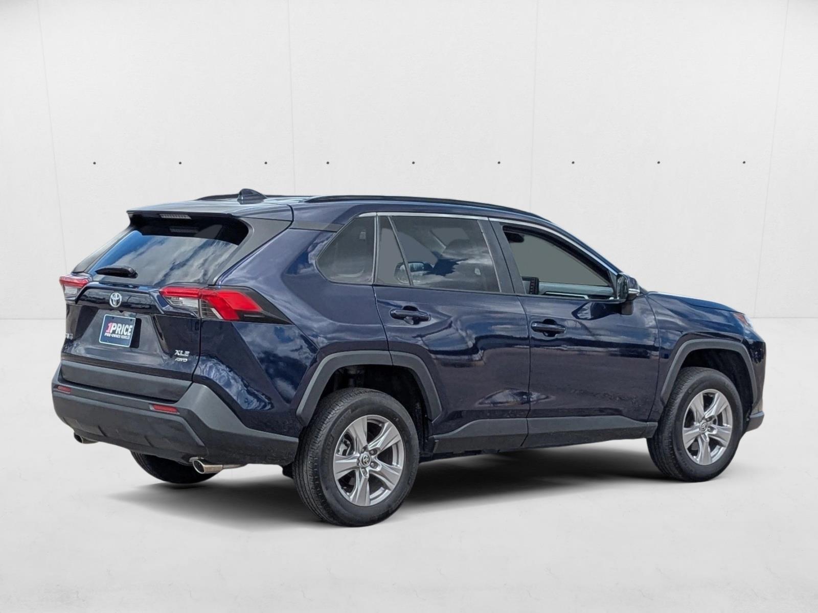 2022 Toyota RAV4 XLE photo 4