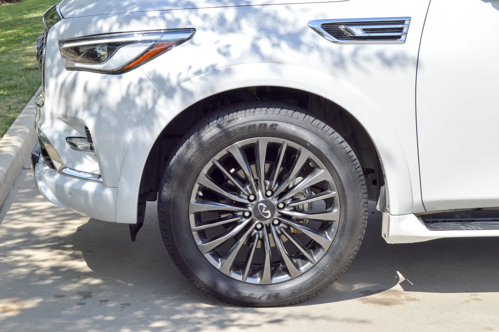 2022 Infiniti QX80 Sensory photo 8