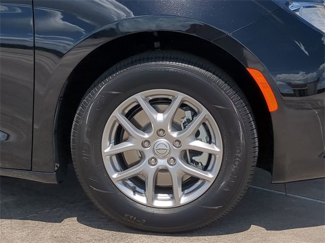 2026 Chrysler Voyager LX photo 9
