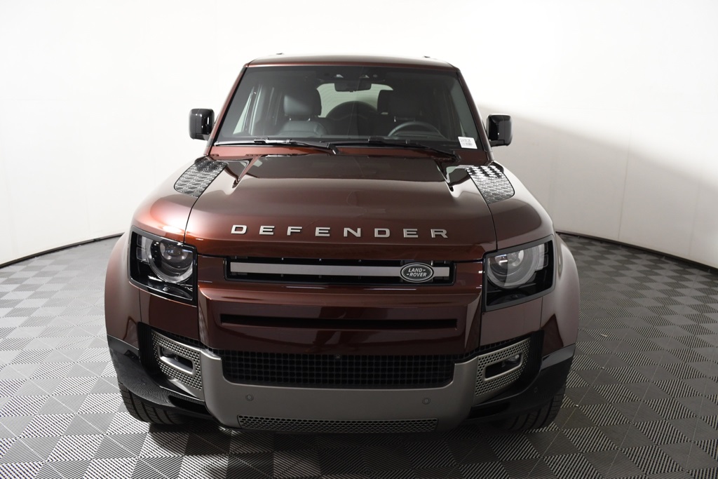 2025 Land Rover Defender 130 X-Dynamic SE photo 10