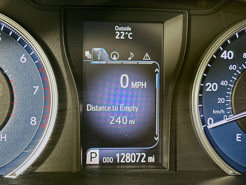 2017 Toyota Camry XLE photo 11