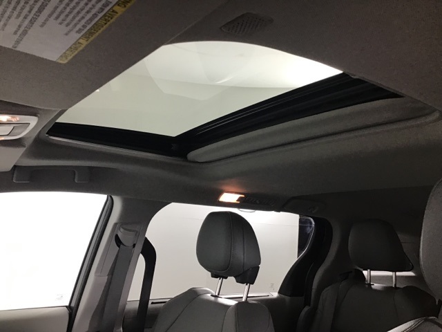 2023 Toyota Sienna XLE photo 13
