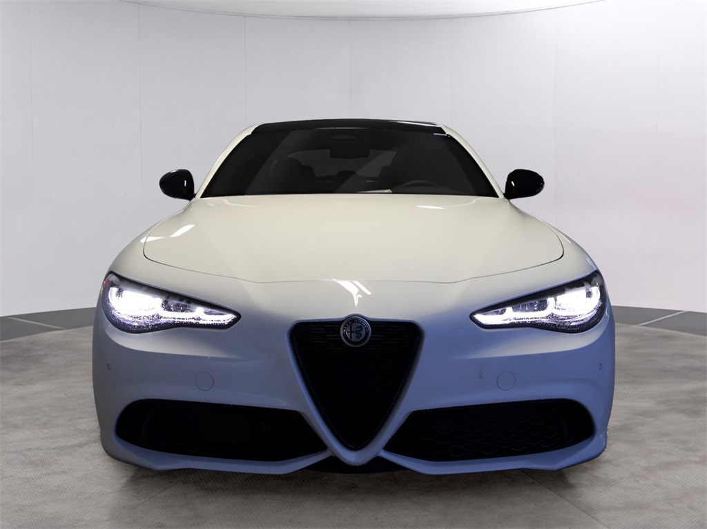 2025 Alfa Romeo Giulia Base photo 2