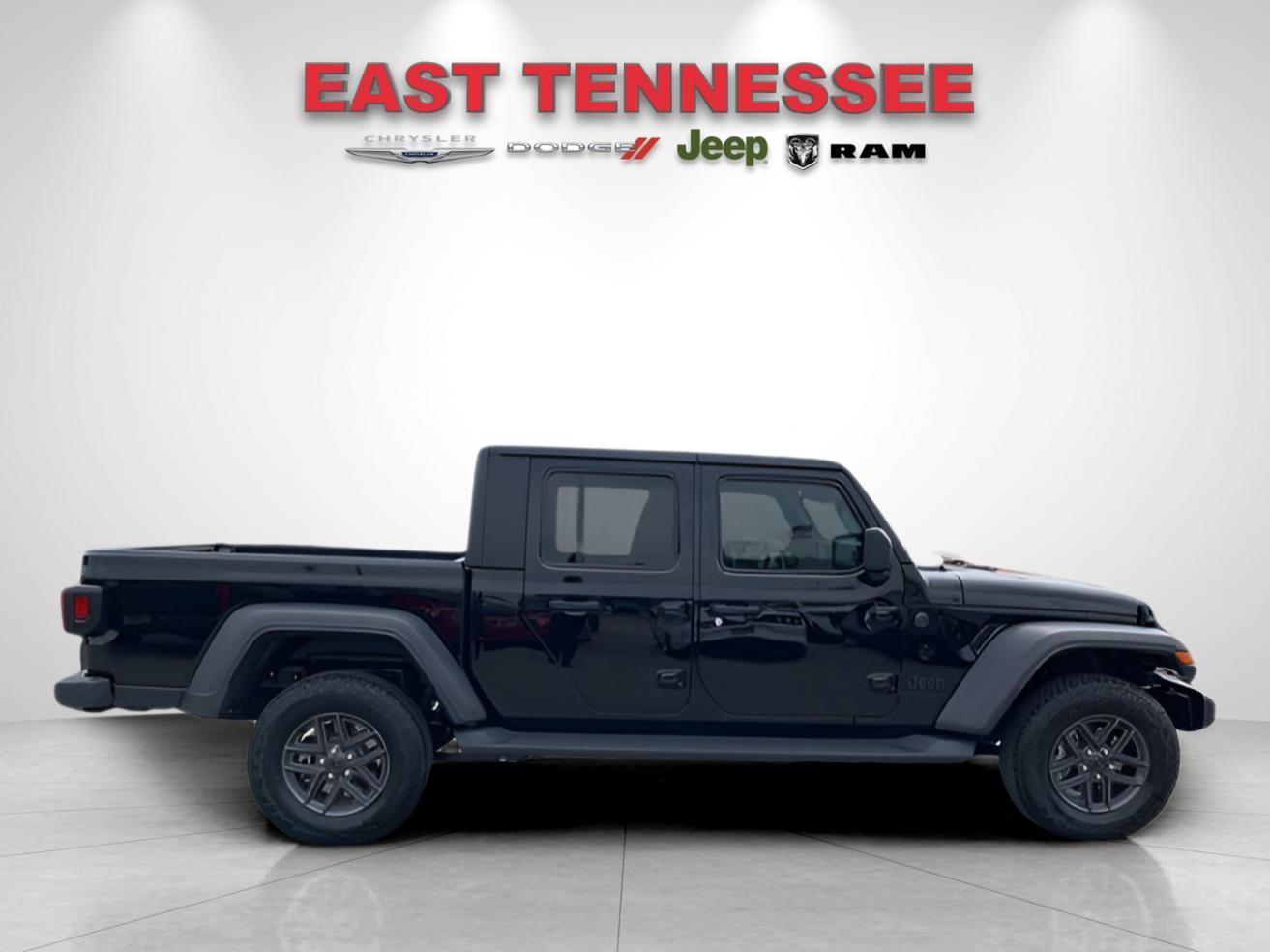 2025 Jeep Gladiator Sport S photo 2