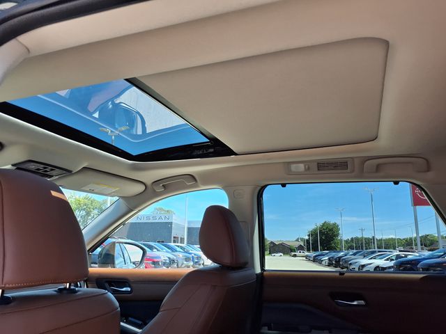 2024 Nissan Pathfinder Platinum photo 10