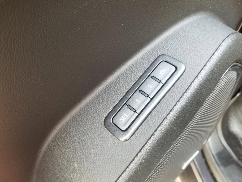 2017 Chevrolet Suburban LT photo 16
