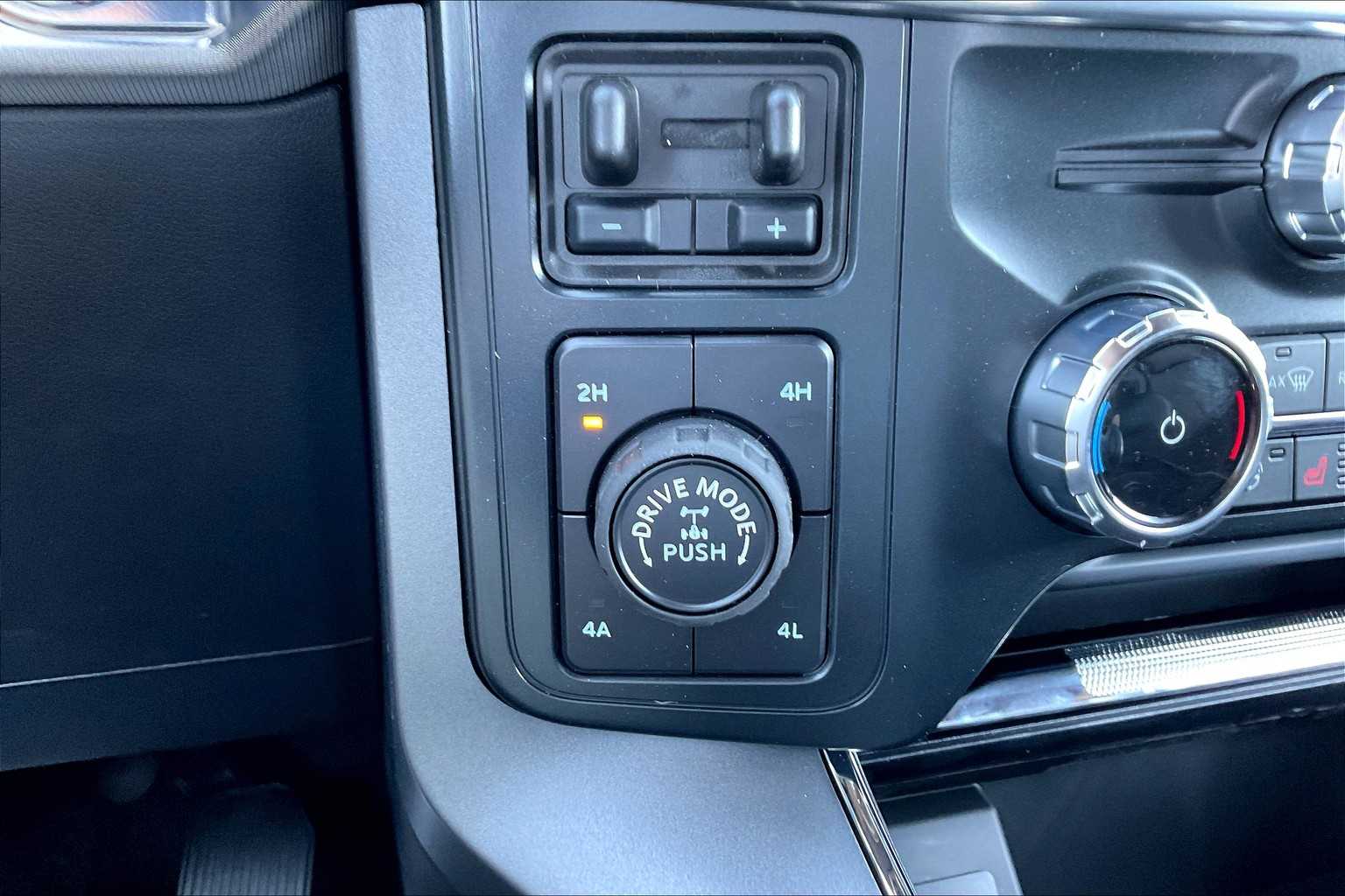 2025 Ford F-150 Lariat photo 17